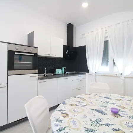Fuer 8 Personen Ca 125 Qm In Fazana, Istrien Istrische Riviera Holiday home Fazana